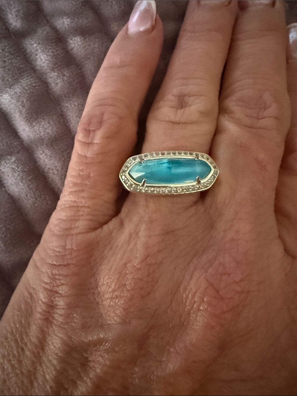EUC Kendra Scott Blue London Gold Ring Size 7